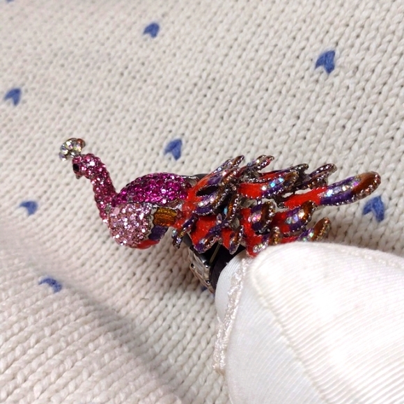 Beautiful vintage rhinestone peacock stretchy ring. - Picture 1 of 6